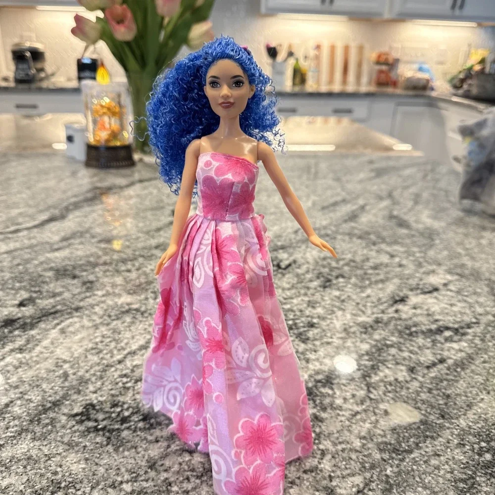 Descendants the rise of red the sorcerer's cookbook‎ Chloe doll With Dress Shows